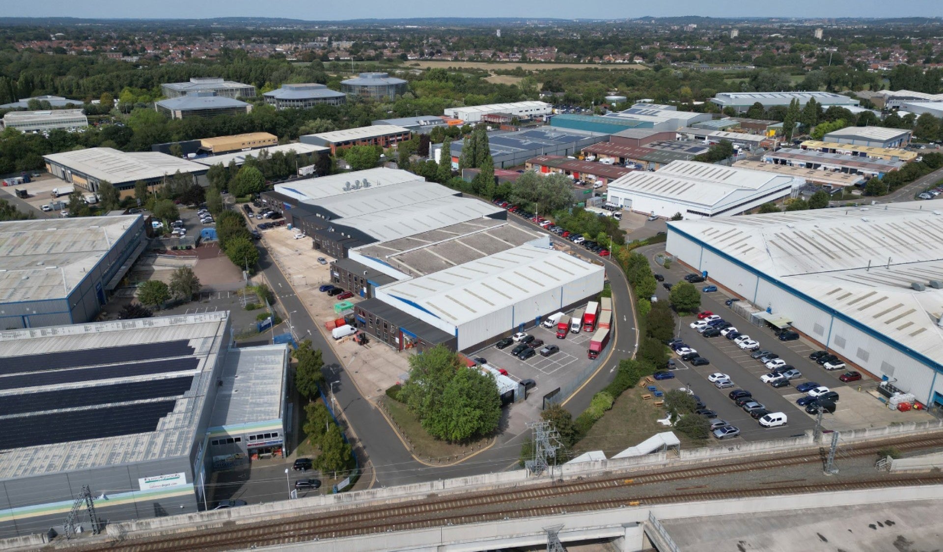 Oxford, AustralianSuper and M7 Real Estate acquire 175,000 sq ft West London urban logistics asset